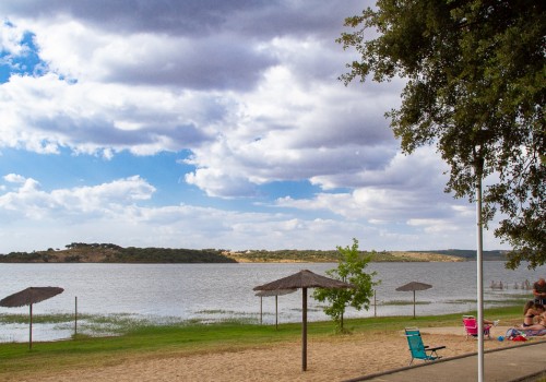 Alqueva: playa, patrimonio y cielos abiertos en el suroeste de Extremadura